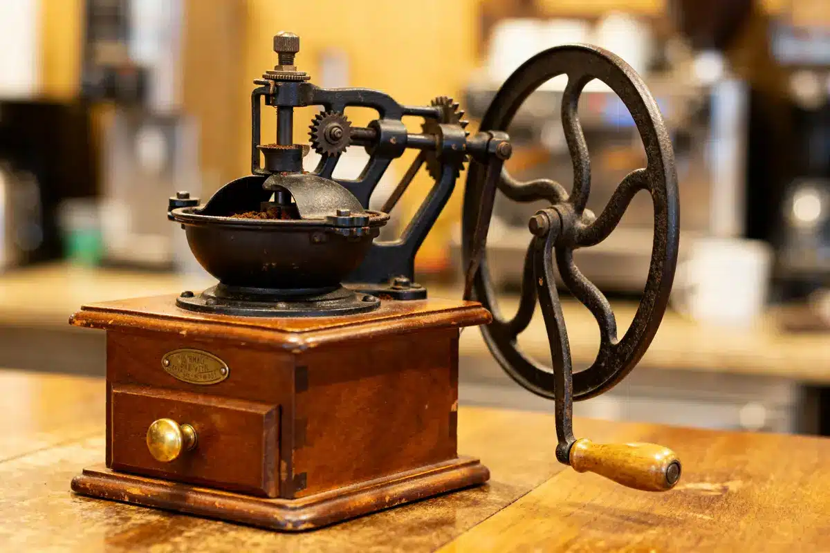 Antique Coffee Grinder Guide: Restore, Buy, and Enjoy Perfect Brew