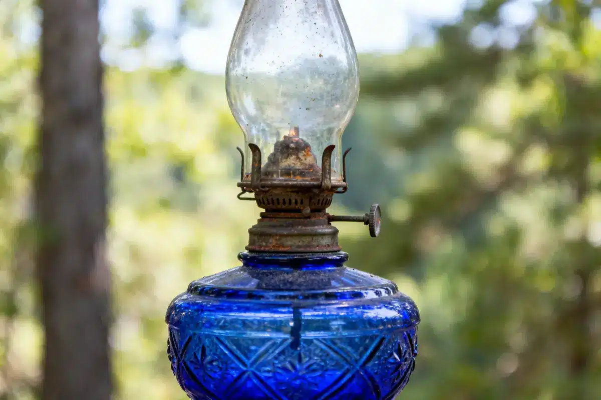 Blue Glass Oil Lamp Collecting: Vintage and Antique Finds